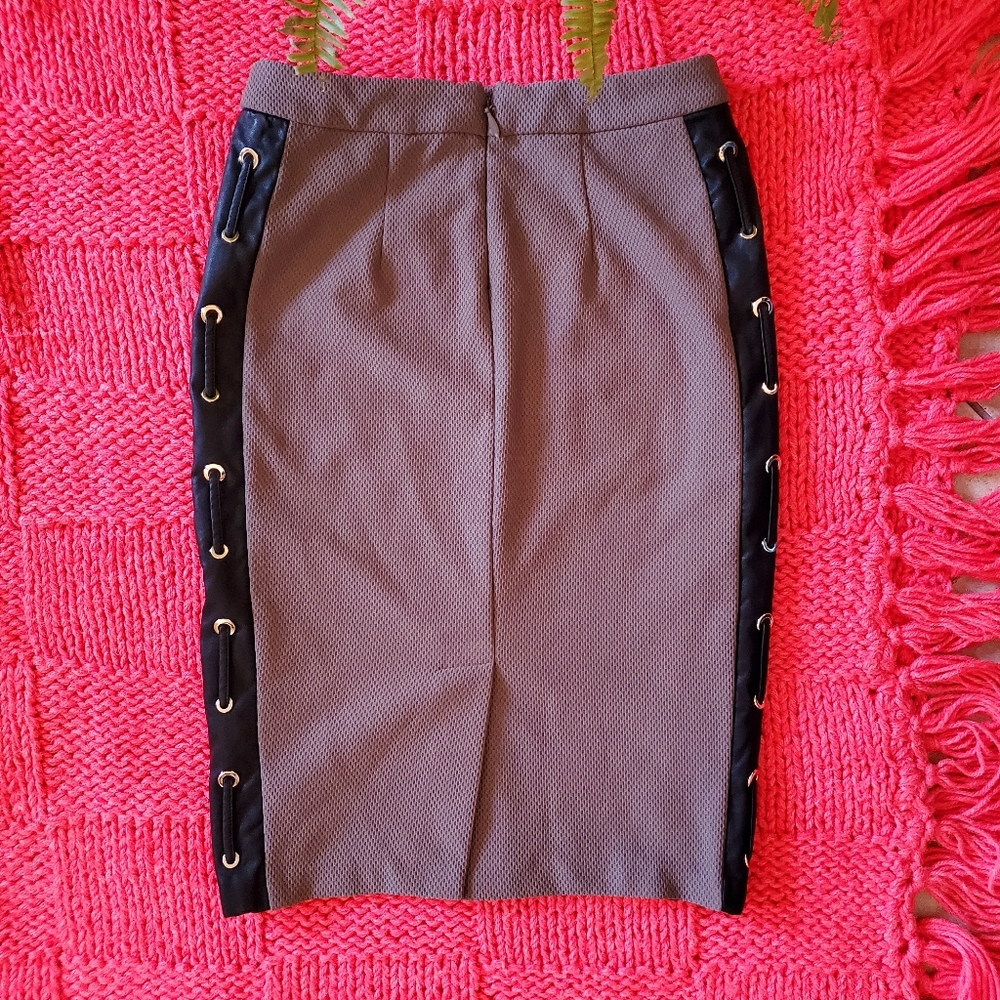 🛑SOLD🛑 BEBE brown bandage faux leather skirt - Picture 3 of 6